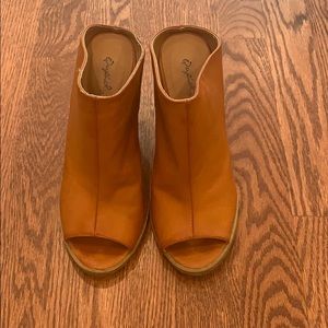 Qupid Peep Toe Platform Sandal